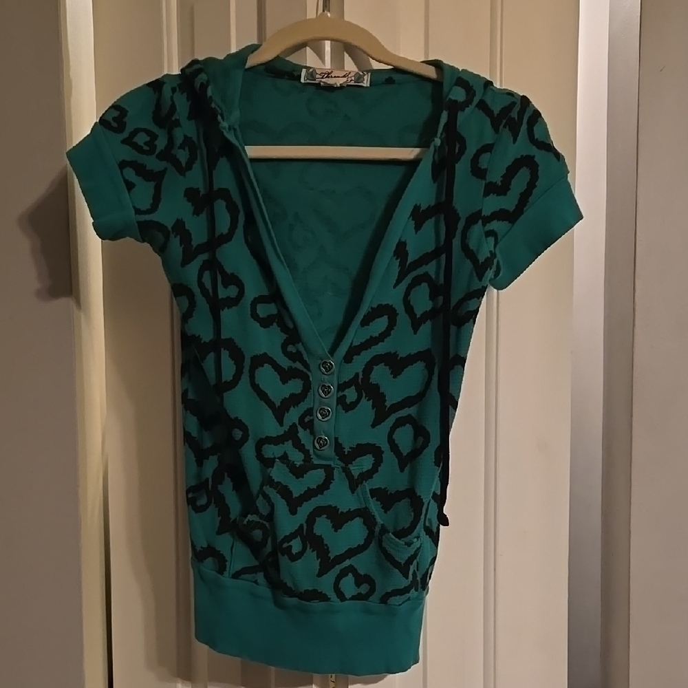 Thread & Supply Green Fitted Short Sleeve Hoodie with Graphic Design